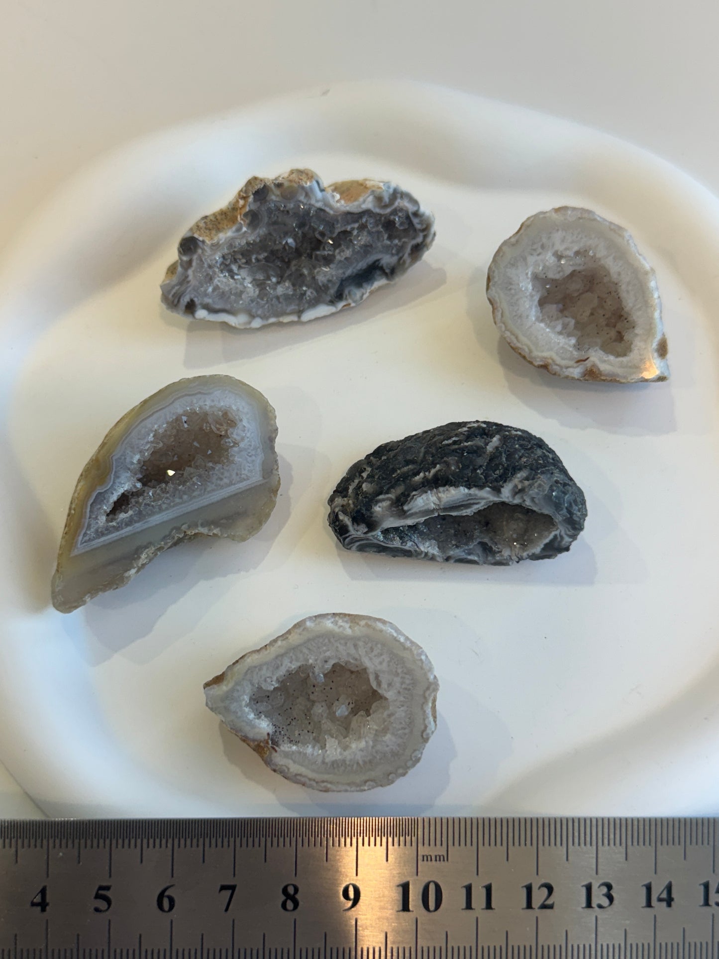 Agate Geode Halve - Sml - Intuitively Selected