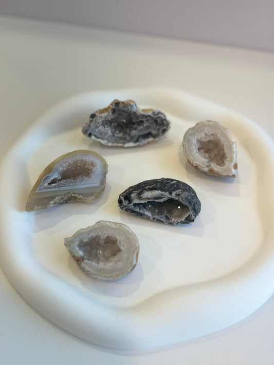 Agate Geode Halve - Sml - Intuitively Selected